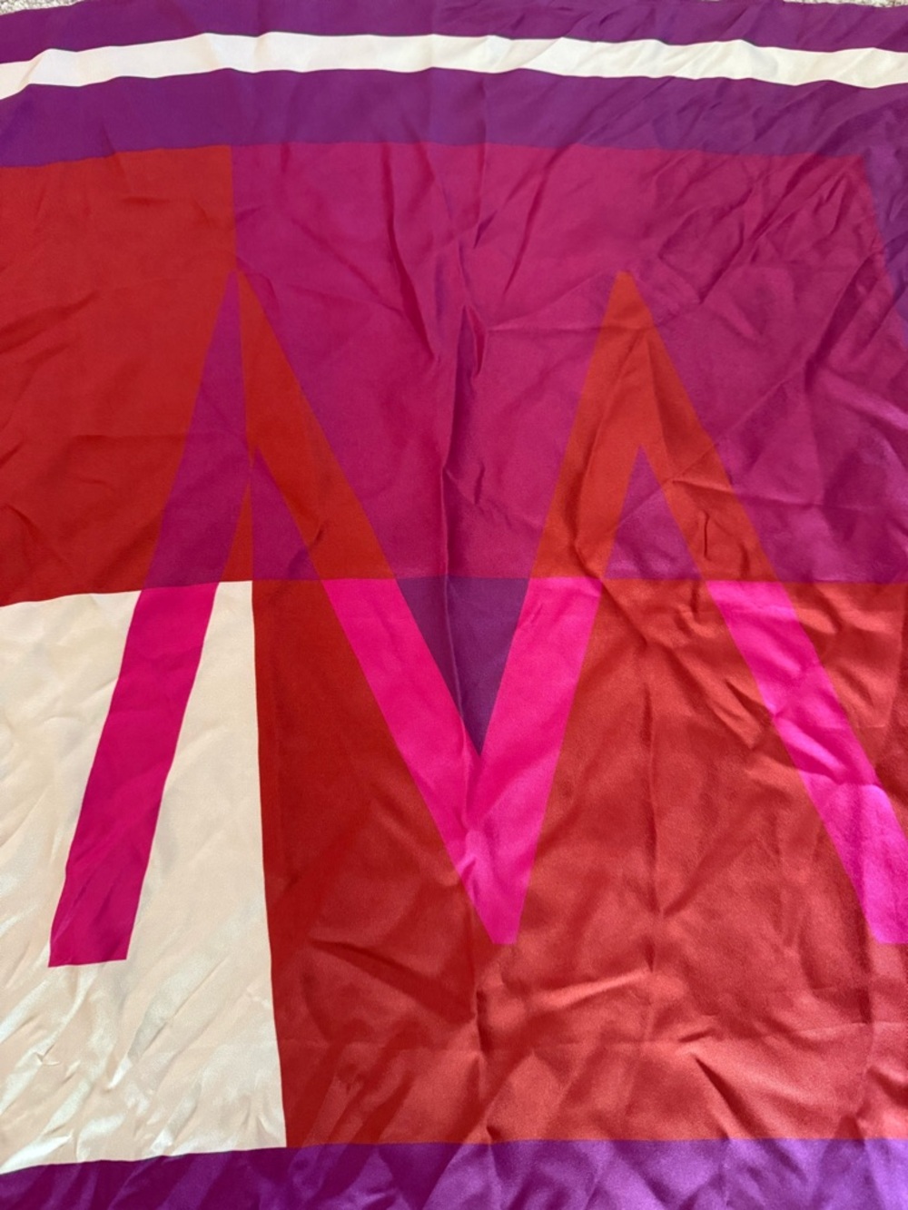 NWT Massimo Dutti Silk Scarf in Multicolor Fuchsia, Magenta & Red 25”x25” - Picture 2 of 3